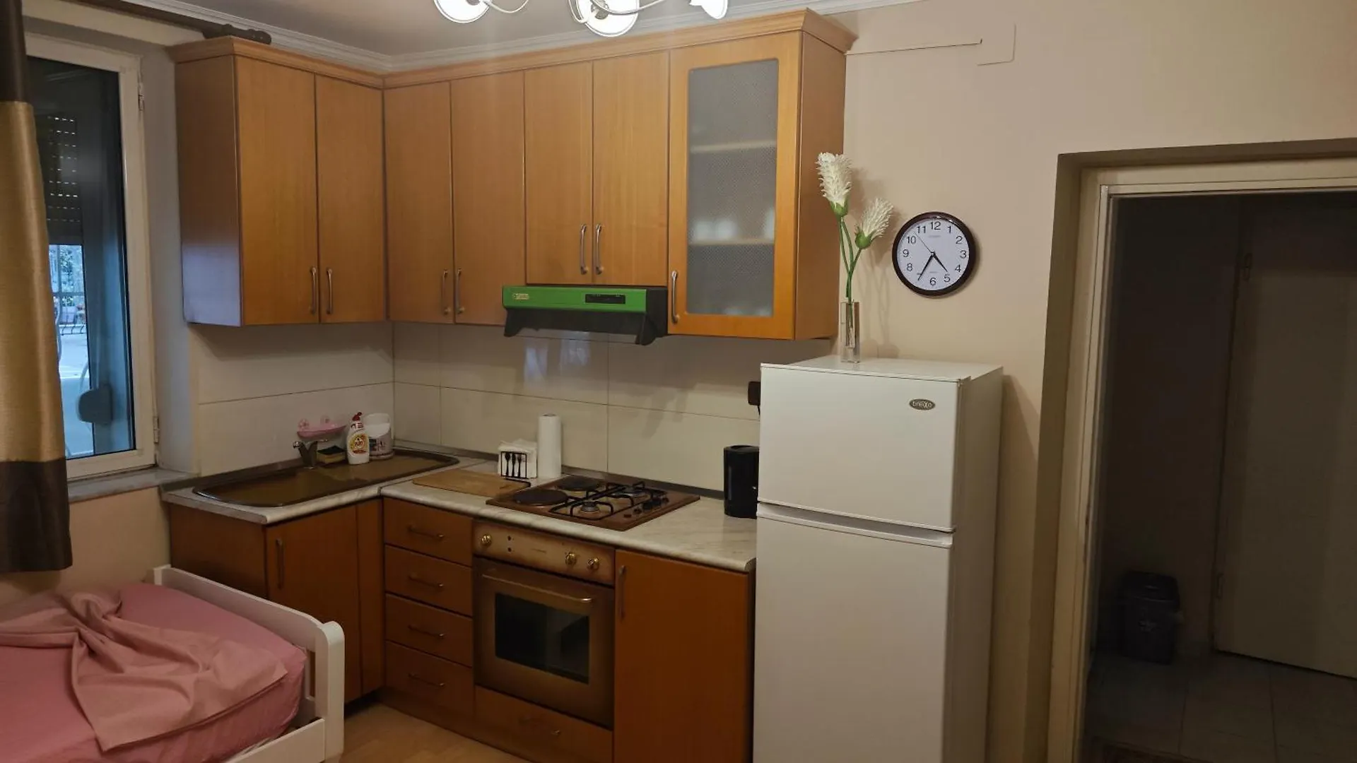 Redi'S Apartments ティラナ
